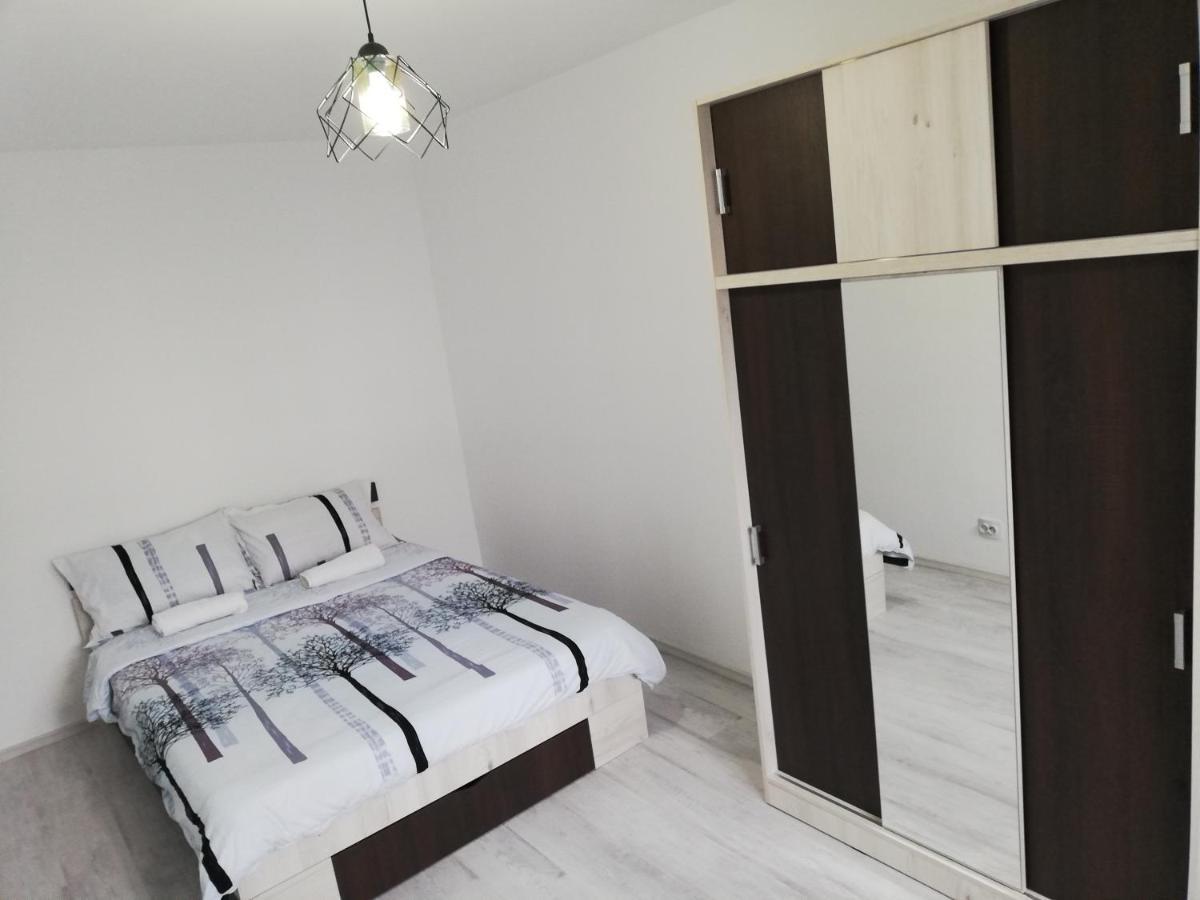 Apartament Brezoi Apartman Kültér fotó